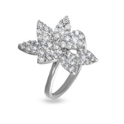 Anello a Fiore Crivelli in Oro Bianco con Pavè di Diamanti